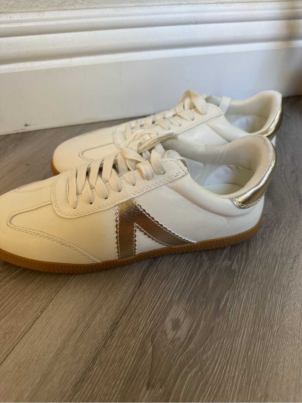 MIA White Leather Sneakers with Metallic Gold Accent women size 9 new